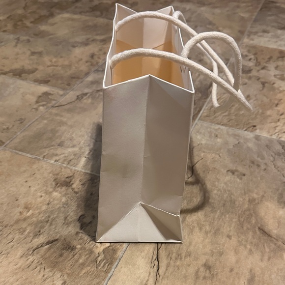 Chloe paper Bag - Picture 2 of 2